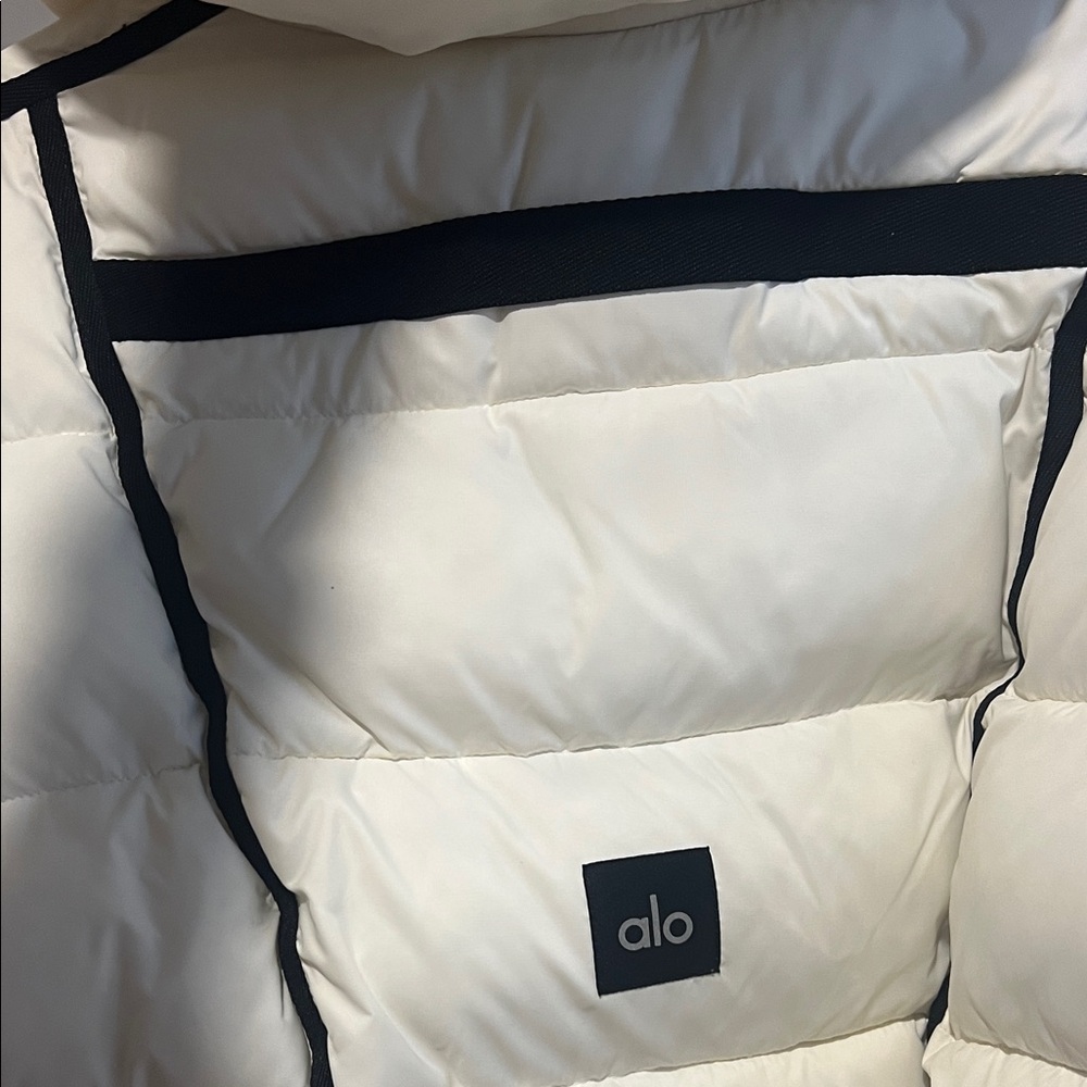 Alo Aspen Coat - Picture 4 of 6